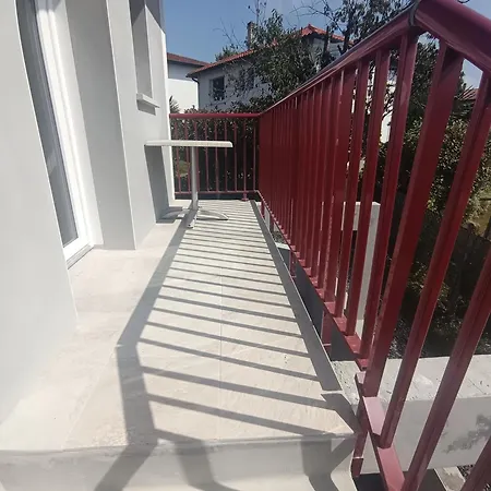 Apartment Neuf Avec Balcon